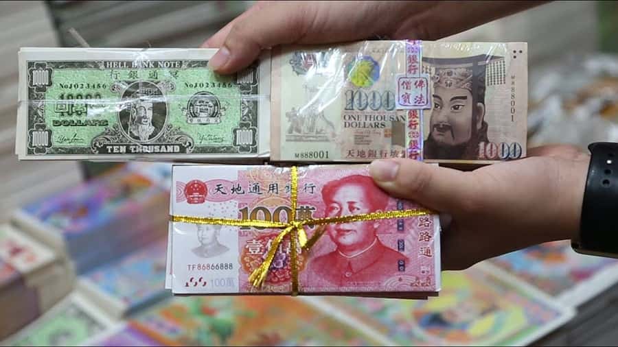 Giải mã chi tiết về giấc mơ thấy tiền âm phủ tốt hay xấu? đánh con gì?