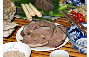 Chiêm bao thấy ăn thịt chó cùng người lạ báo hiệu bạn đang gặp chuyện bế tắc