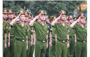 Chiêm bao bị công an vào nhà báo hiệu về sức khỏe tốt